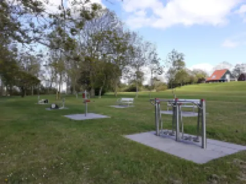 Semi-detached house with large terrace, 200m to the center, 1000 m to the beach, WLAN