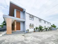 Sans Hotel Salmas Mojokerto