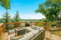 Koselig Cottage on Medicine Lake w/ Chef's Kitchen, Coffee Bar, Arcade & Dock