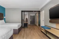 Tru by Hilton Bracebridge, on