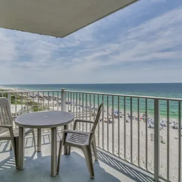 STUNNING 4TH FLOOR GULF FRONT CORNER UNIT with bunk beds