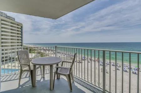 STUNNING 4TH FLOOR GULF FRONT CORNER UNIT with bunk beds