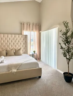 Dreamy Lakeview Villa with Heated Pool BBQ Family Friendly Near Disney Kissimmee Park Observatory 주변 호텔