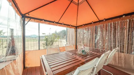 Gyeongju Majung Pool Villa Отели рядом с достопримечательностью «Kyongju Folk Craft Village»