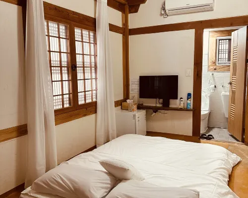 Jeonju Deoksugung Hanok Stay Hotel dekat Museum Lukisan Kerajaan