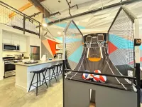 Studio-style loft with Garage door only 6 miles from Disney!