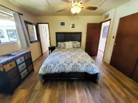 Experience Tranquility in a Spacious 3-Bedroom Surrounded by Hawaiian Forest