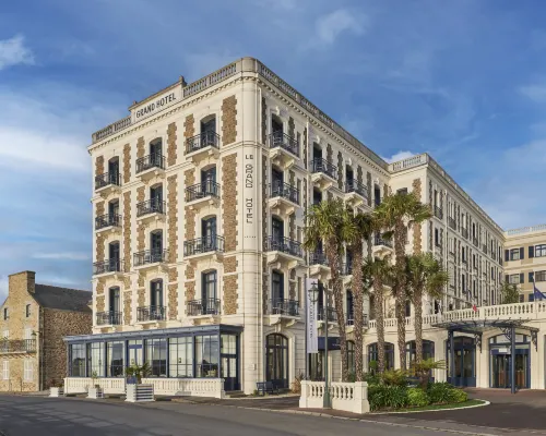 Hôtel Barrière le Grand Hôtel Dinard โรงแรมในดีนาร์