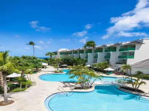 Mango Bay All Inclusive - parking