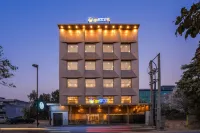 goSTOPS PLUS 古爾岡巴尼廣場 住宿飯店