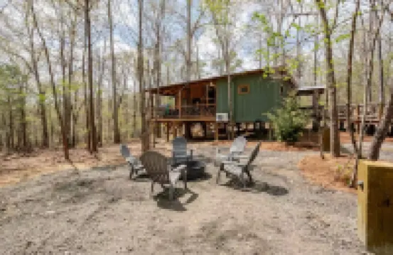 FoRest ReTreeT 2 bedroom•Hot Tub•Unique •Chatming•Adairsville•Cabin•Private