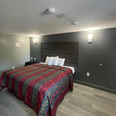 Travelers Rest Motel Отели рядом с достопримечательностью «Стадион «Легион-Филд»»