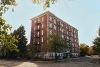 Shenandoah Mansions, an Ash Hotel