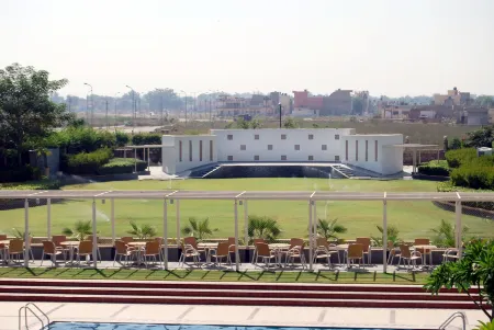 Treehouse Hotel Club & Spa