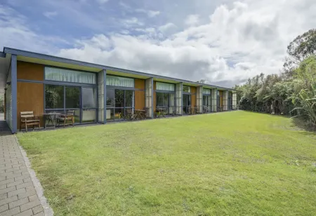 Sunset Motel Отели рядом с достопримечательностью «Озеро Мэтсон»