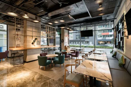 Park Inn by Radisson Izmir Отели рядом с достопримечательностью «Kemeralti Market»