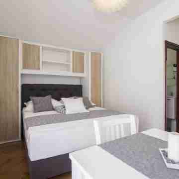 Apartments and Rooms Kapulica Rooms