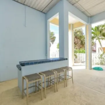 102 6th St S- Upstairs 3 Bedroom Home by RedAwning