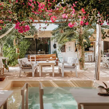 LunArena Barefoot Hotel