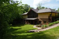 Makanda Inn Hotels in Anna