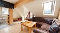 Apartamenty Sun & Snow Szymoszkowa Residence z Basenem فنادق في Koscielisko