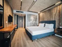 Amr Hotel - Durres โรงแรมในเดอร์เรส