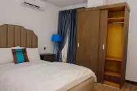 James Court Hotel & Luxury Apartments