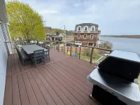 Luxury Waterfront Home Private Dock, Stunning Views & Sleeps 14