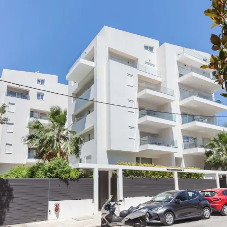 Marousi 2 Bd Luxury Living w Shared Pool