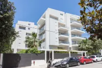 Marousi 2 Bd Luxury Living w Shared Pool - 4-Star