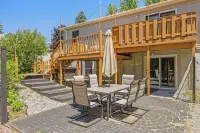 Green Lawn Hotels in Almira Township