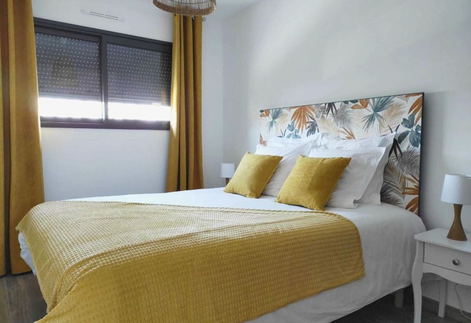 G te in Etretat Near Cliffs amp Beach - 0223p12000k5li5g788F3 R 960 660 R5 D 