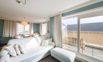 Quiet Apartment with Sunny Terrace