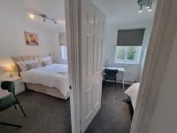 FamilyFriendly- Sleep5- FreeParking- PrivateGarden Hotels near Six Poor Traveller House