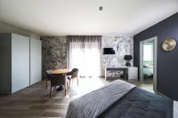 Vicolo Malavolta 7 Rooms and Suites Hotels near Chiesetta Banderuola