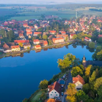 Sunny Loft with Mountain Views