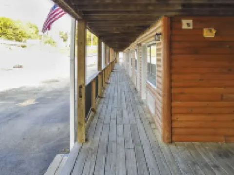 White Wing Lodge Hotels in Stone County