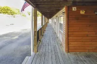 White Wing Lodge Hotels in Sunset Cove Township