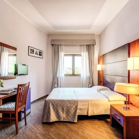 Hotel Roma Tiburtina Metro Отели рядом с достопримечательностью «Номентанская дорога»