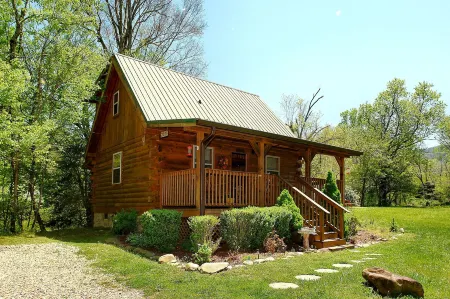 A Bit of Heaven - 2 Bedrooms, 2 Baths, Sleeps 8 Cabin by RedAwning
