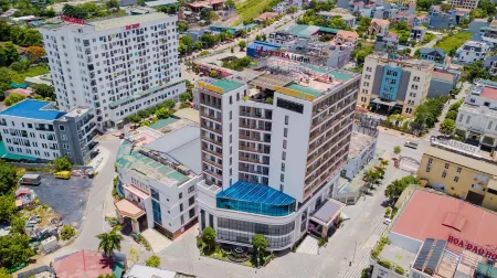 Hoa Dao Hotel Отели в г. Хоабинь