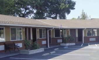 Muir Lodge Motel