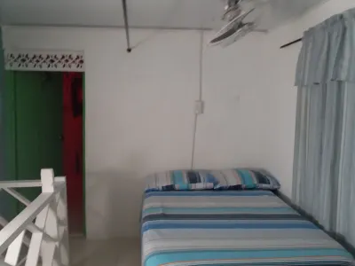 Room in Guest Room - Green Sea Villa Helen Inn/Kilometer 4 Circunvalar
