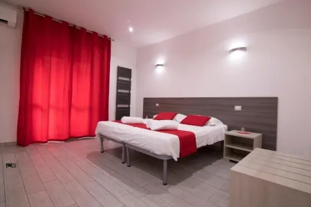 La Maison de Monet Отели рядом с достопримечательностью «Colonne Terminali della Via Appia»