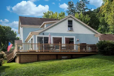 Big River Escape Grandview Manse Hotels in Minneiska