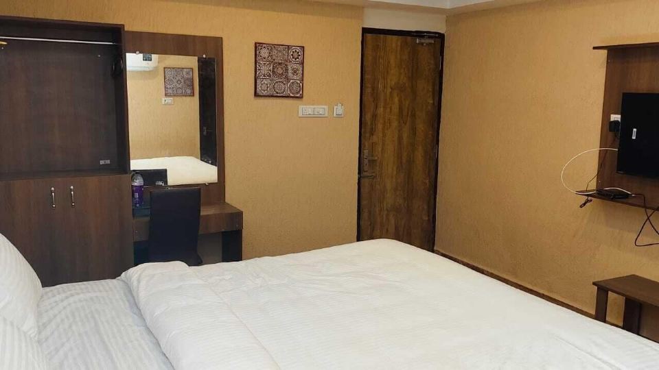 OMR Grand Inn