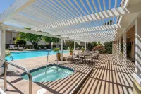 Malibu 2-bedroom designer furnished condo with AC. Central to everything!