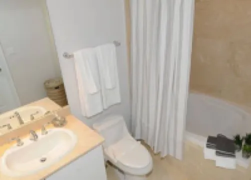 LUXURY Suite by the Beach!