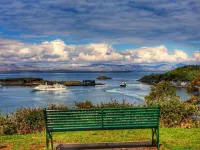 Sea side apartment close to everything