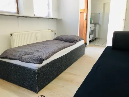 Fisherman's Lodge: 1 room (living/bedroom) - bathroom - kitchen - 30 min to Frankfurt Отели рядом с достопримечательностью «Capitol»